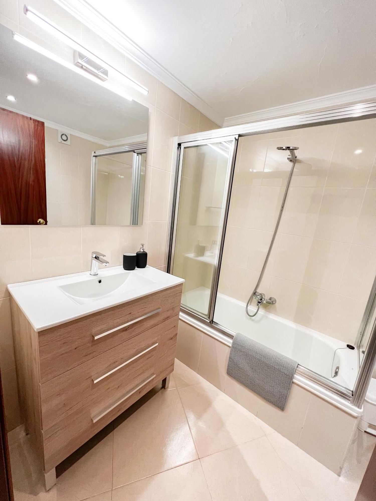 Апартаменти Cozy Flat With Sea Views La Torre Торремолінос Екстер'єр фото